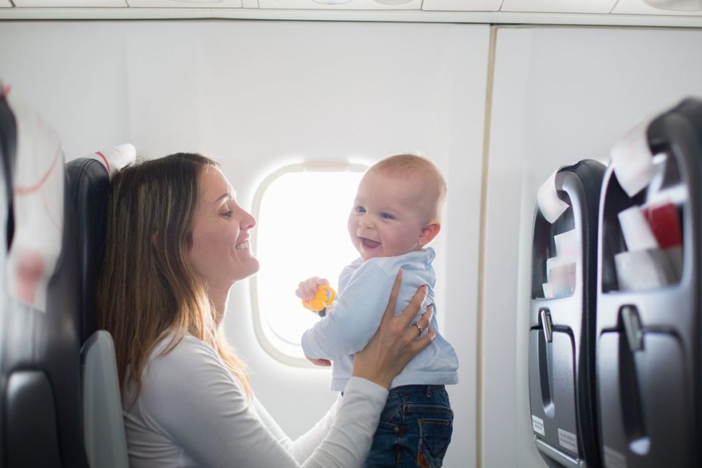 初めての子連れ海外！飛行機の子ども料金やぐずり対策の持ち物まで徹底解説